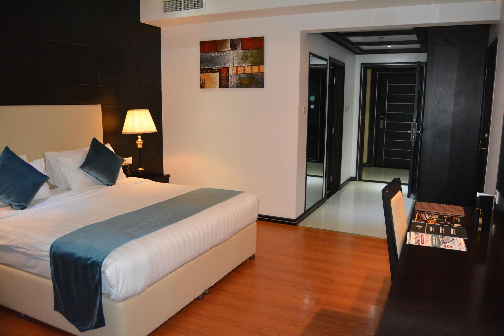 The Olive Hotel, Juffair Manama Exterior photo